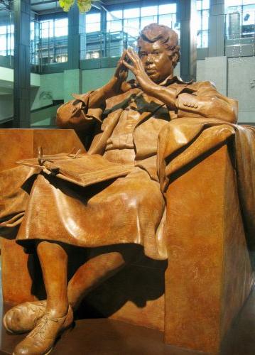 barbara-jordan-statue